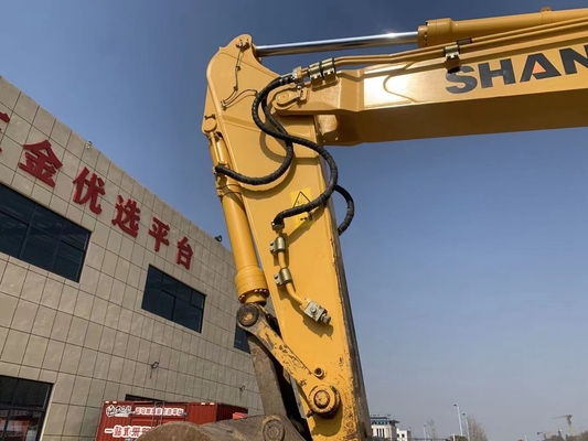 기계 수리 작업장에서 SE370 발굴기 실린더 파이프에 대한 철강 튜브